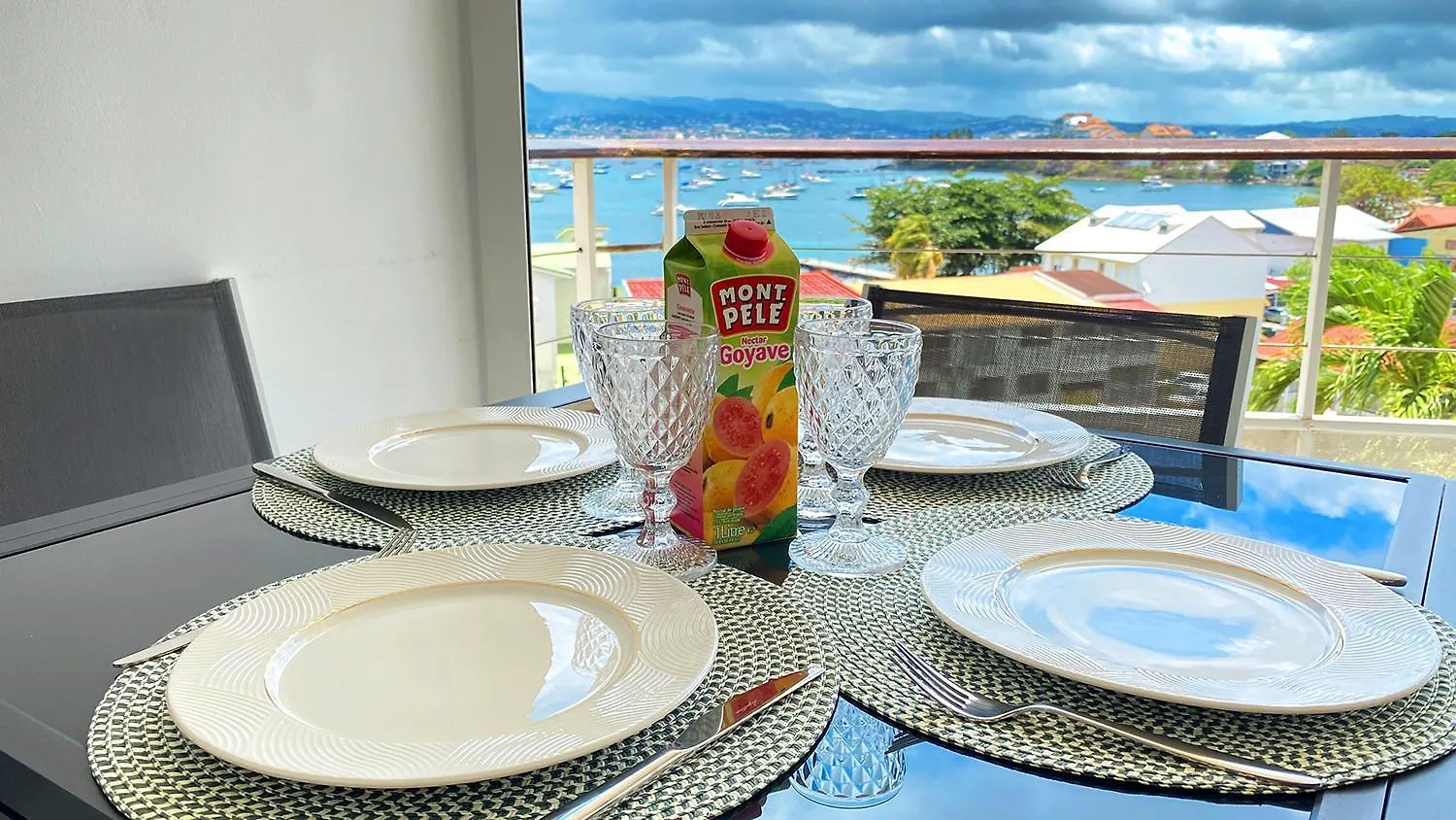 Atlantis, Magnifique T2, Vue Mer, Proche Plage, Anse Mitan Les Trois-Ilets Apartamento