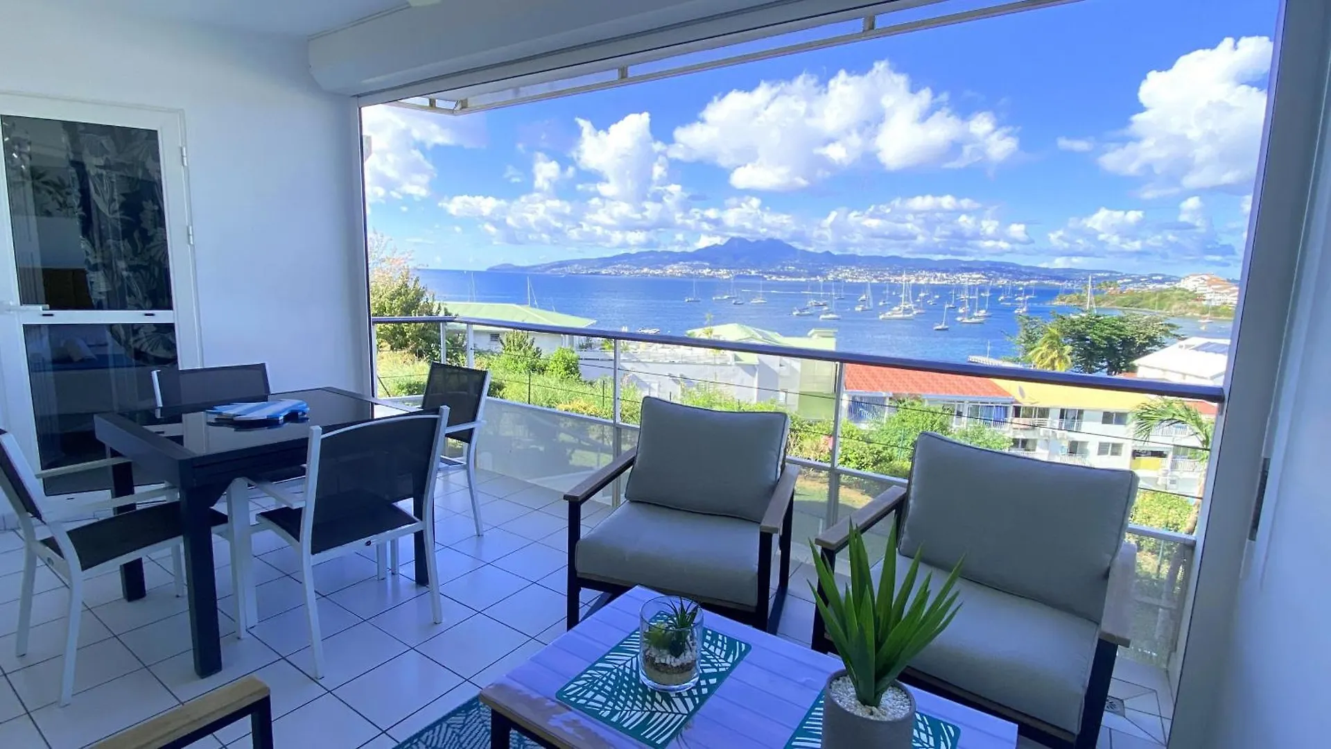 Atlantis, Magnifique T2, Vue Mer, Proche Plage, Anse Mitan Les Trois-Ilets Apartamento